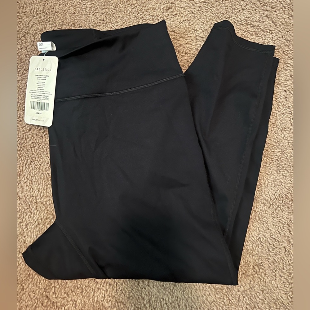 Fabletics high waisted pocket capri!